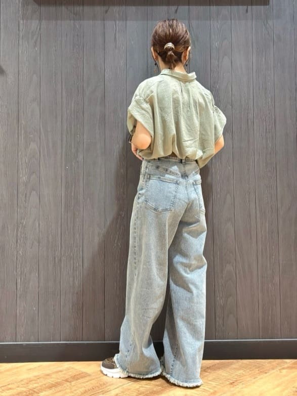 meiさんの「SHOO･LA･RUE｜【S-LL】さらシャリコットン 上品なシアー感のデザインシャツ」を使ったコーディネート