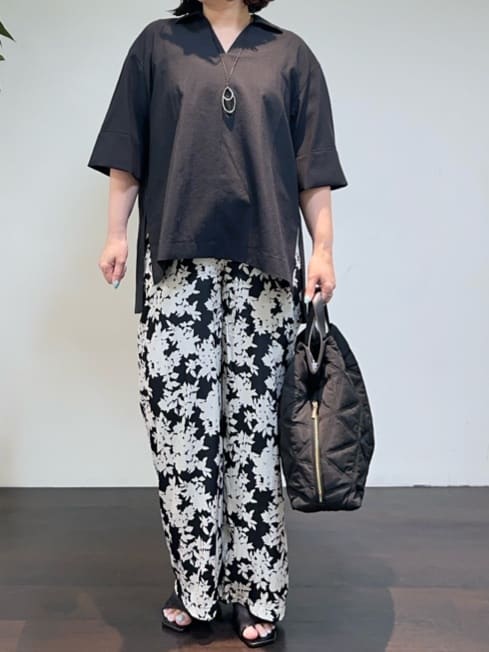 Asamiさんの「UNTITLED｜【UVカット/接触冷感/吸水速乾/ゆったり】V開きネックシャツ」を使ったコーディネート