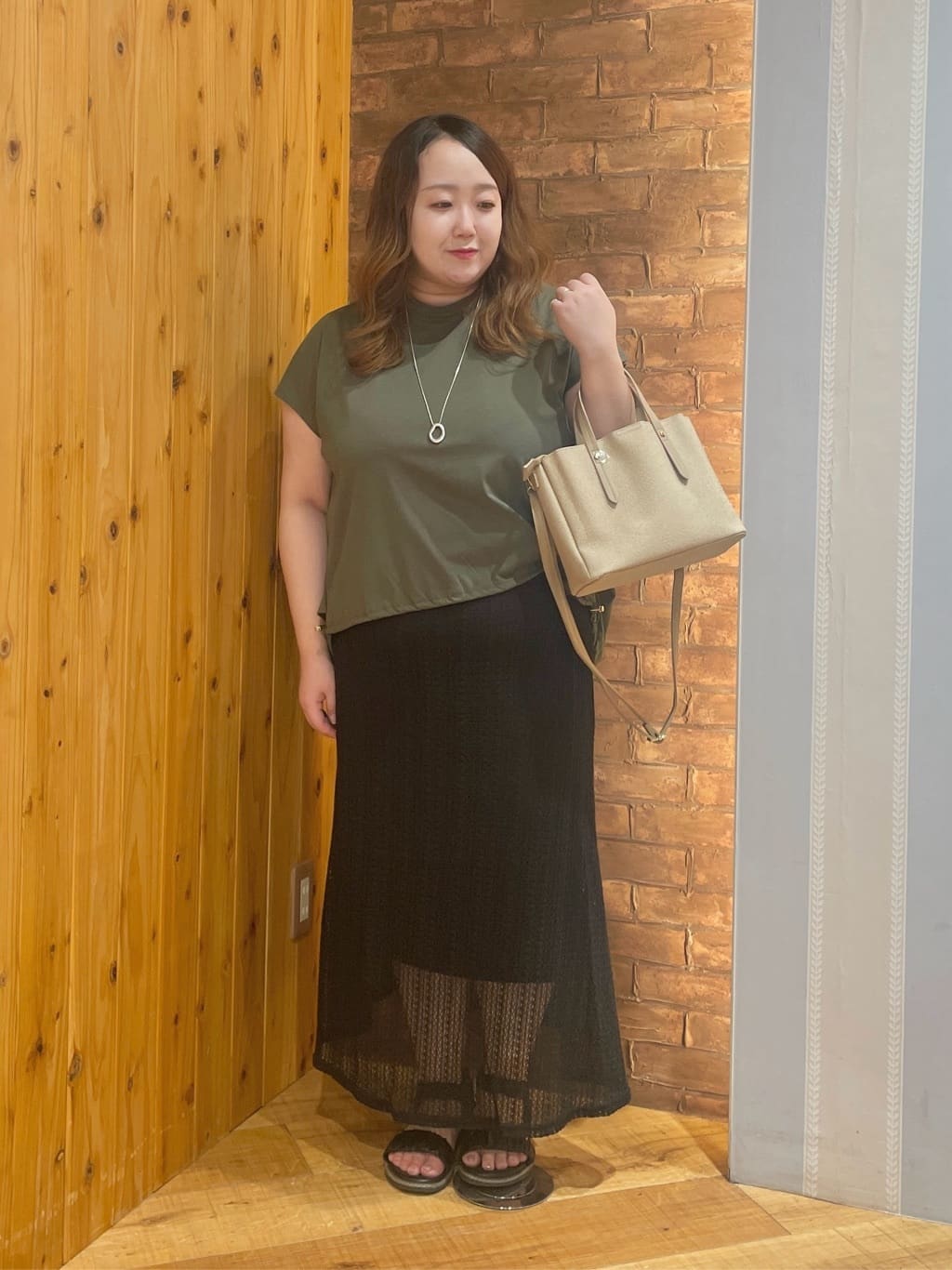 Risaさんの「SHOO･LA･RUE｜【ひんやり】裾が絞れる フレンチスリーブトップス」を使ったコーディネート