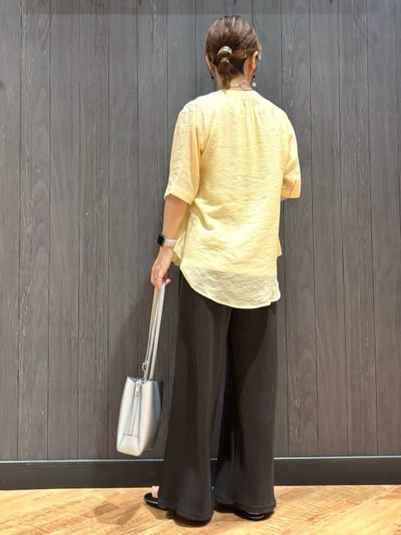 meiさんの「SHOO･LA･RUE｜【洗濯機可/柄が選べる】さらさら楽ちん プリーツ ワイドパンツ」を使ったコーディネート