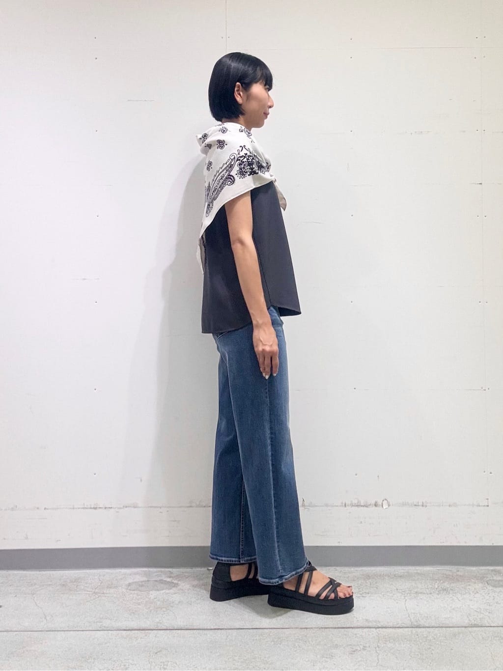 naoさんの「INDIVI｜【褒められデニム】ワイドストレート デニムパンツ」を使ったコーディネート