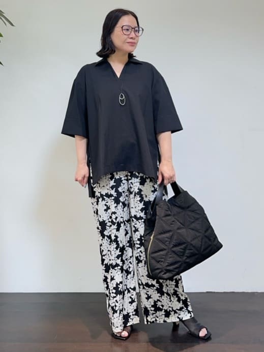 Asamiさんの「UNTITLED｜【UVカット/接触冷感/吸水速乾/ゆったり】V開きネックシャツ」を使ったコーディネート