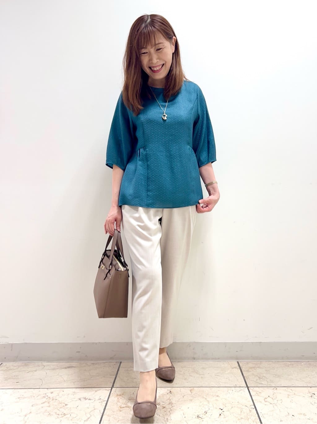 yuさんの「Reflect｜【すっきり見え！長め丈】ペプラムデザインシアーブラウス」を使ったコーディネート
