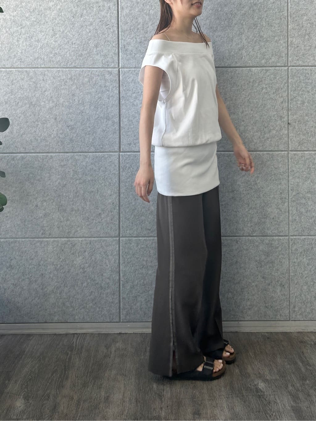 harunaさんの「CODE A｜line zip trousers」を使ったコーディネート