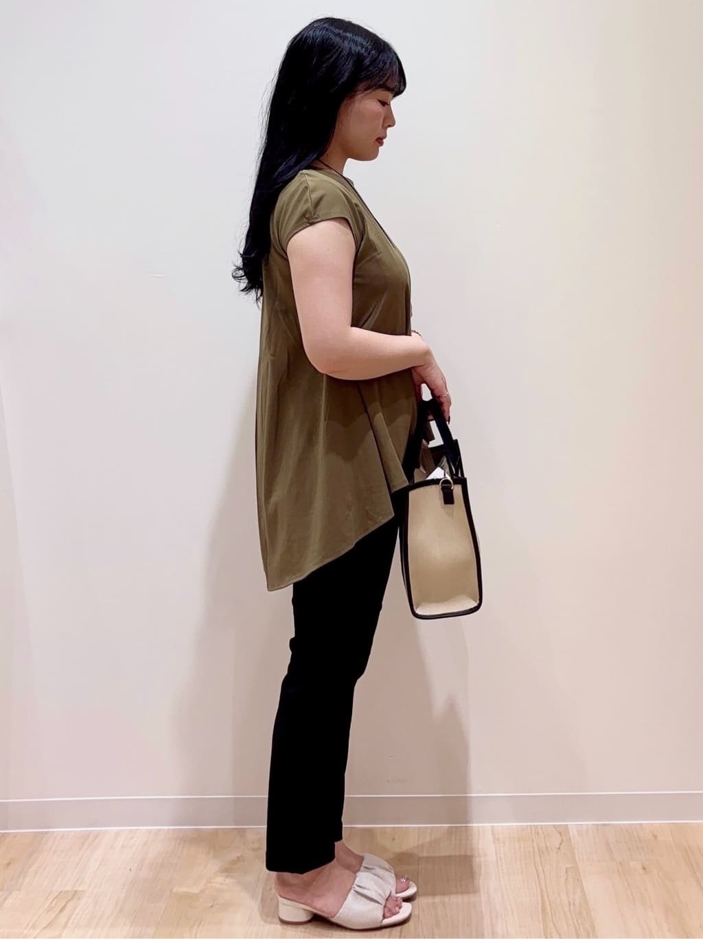 minamiさんの「grove｜【冷感】サマーハイパーストレッチテーパードパンツ」を使ったコーディネート