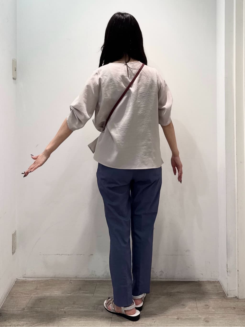 yuicciさんの「OPAQUE.CLIP｜麻混ハイストレッチイージースティックパンツ【洗濯機洗い可】」を使ったコーディネート