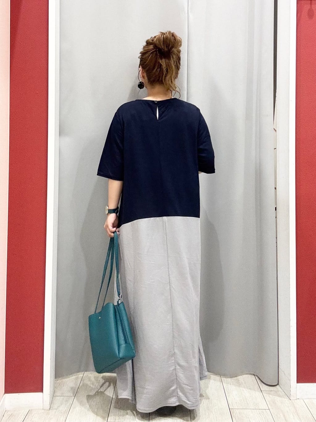 shioさんの「SHOO･LA･RUE｜【ひんやり/体型カバー】さらりと着られる バイカラーAラインワンピース」を使ったコーディネート