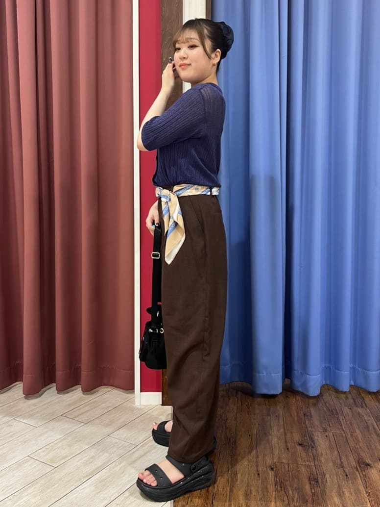 CHiさんの「SHOO･LA･RUE｜【洗える/S-LL】大人のシアー感 キラキラ リブニット」を使ったコーディネート