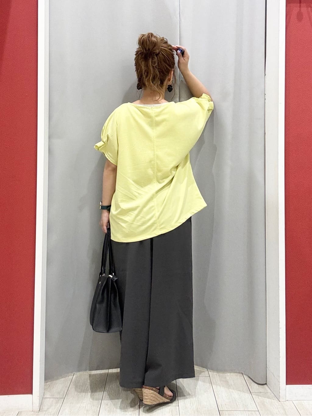 shioさんの「SHOO･LA･RUE｜【S-LL/UV/プチプラ】お袖タックで好印象 デザインTシャツ」を使ったコーディネート