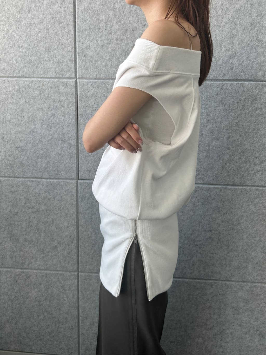 harunaさんの「CODE A｜line zip trousers」を使ったコーディネート