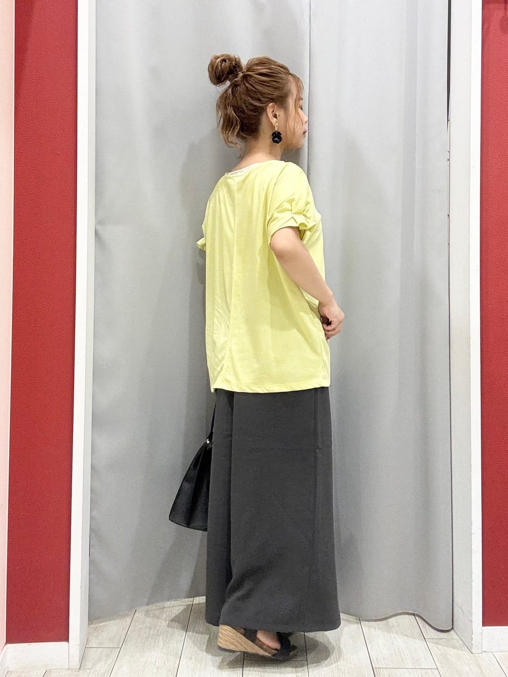 shioさんの「SHOO･LA･RUE｜【S-LL/UV/プチプラ】お袖タックで好印象 デザインTシャツ」を使ったコーディネート