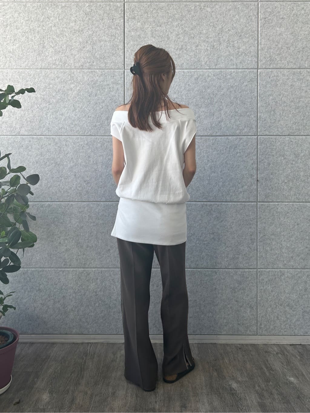 harunaさんの「CODE A｜line zip trousers」を使ったコーディネート