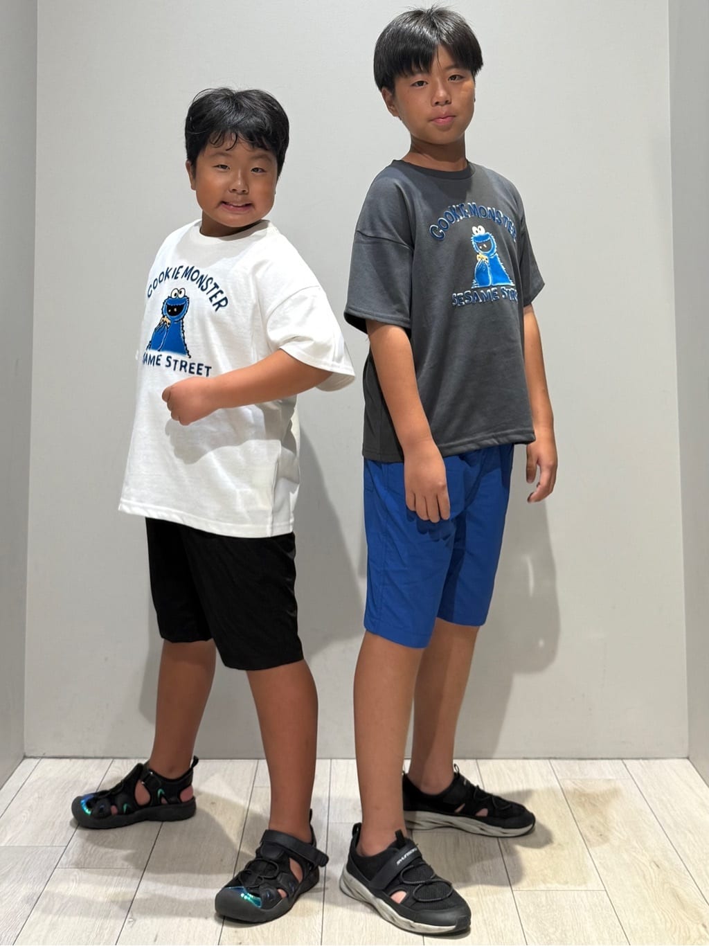kuboさんの「THE SHOP TK｜【110-160】セサミストリートTシャツ／親子リンク」を使ったコーディネート