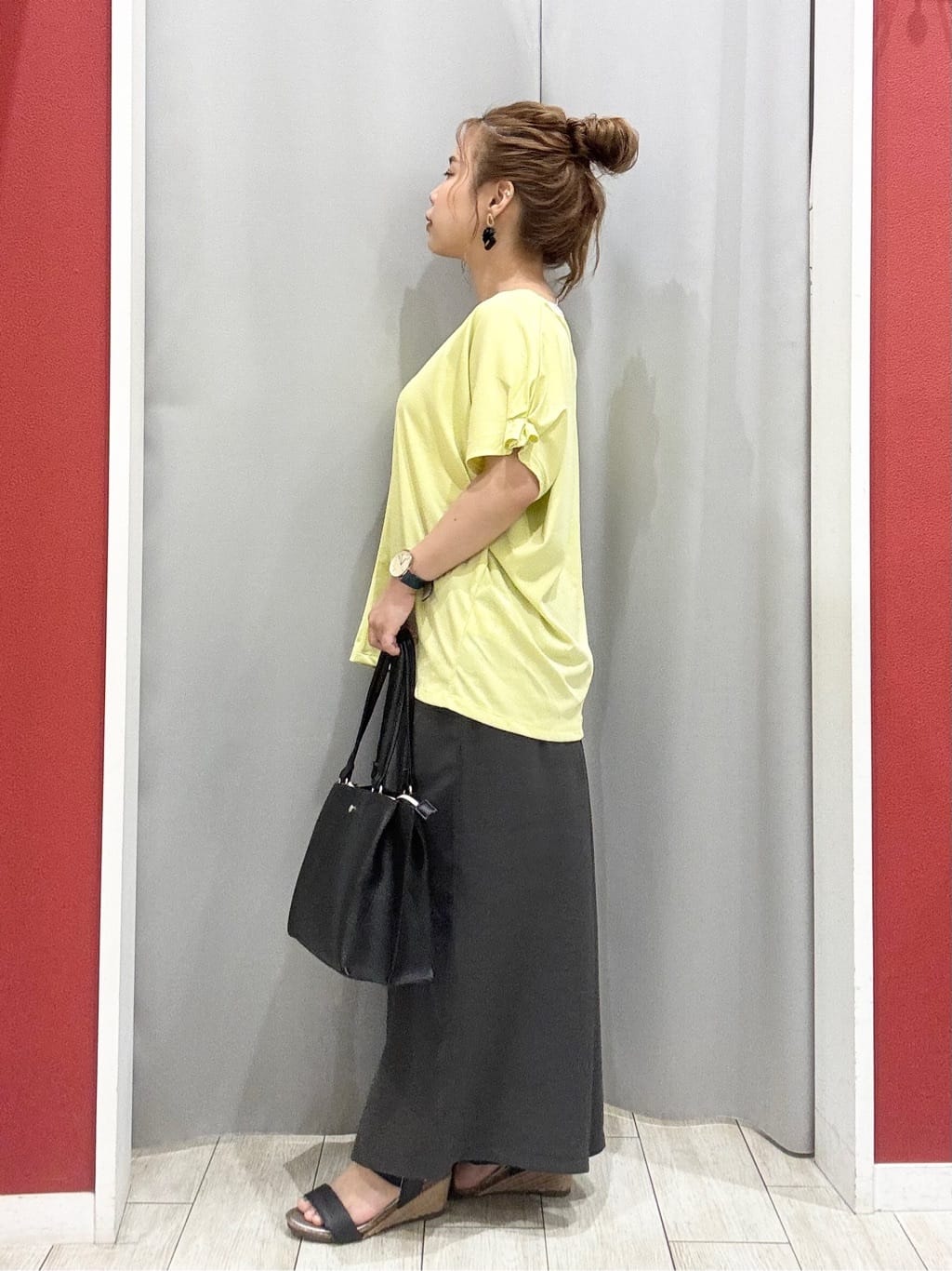 shioさんの「SHOO･LA･RUE｜【S-LL/UV/プチプラ】お袖タックで好印象 デザインTシャツ」を使ったコーディネート