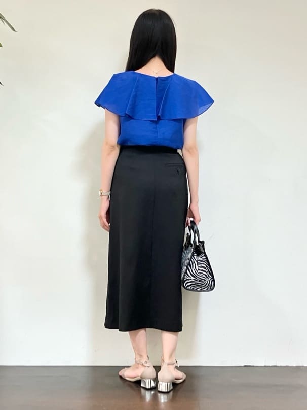 カレンさんの「UNTITLED｜【きれいめ/洗える/フリル】ラッフルシアーブラウス」を使ったコーディネート