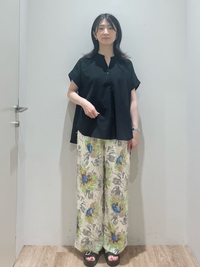 momokoさんの「OPAQUE.CLIP｜《7色展開／SS-LLサイズ》ストレッチスキッパーブラウス／セットアップ対応【洗濯機洗い可／防シワ】」を使ったコーディネート