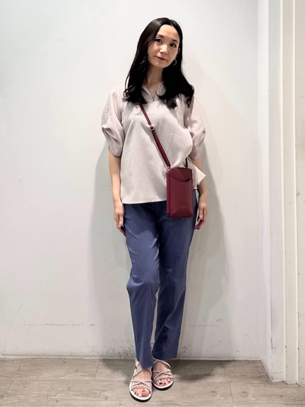 yuicciさんの「OPAQUE.CLIP｜麻混ハイストレッチイージースティックパンツ【洗濯機洗い可】」を使ったコーディネート
