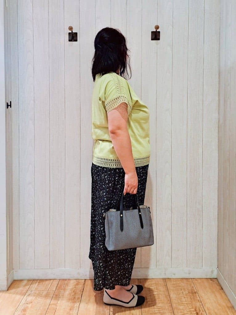 kotomiさんの「SHOO･LA･RUE｜【S-LL/ひんやり】インせず決まる 楽してきれいなレース付きトップス」を使ったコーディネート