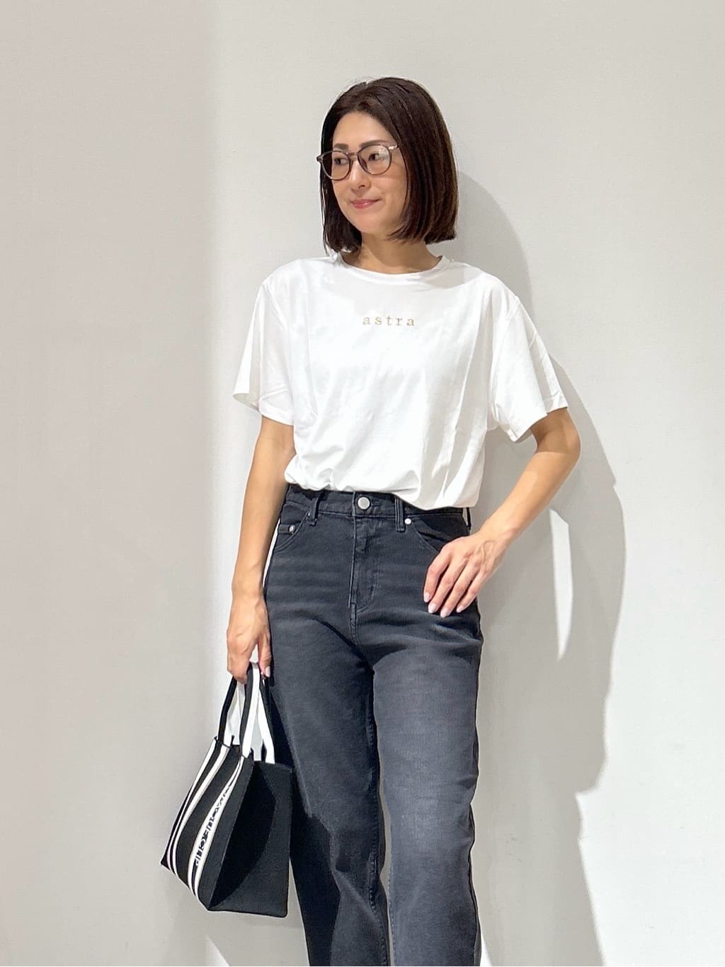 NAKAさんの「OPAQUE.CLIP｜メタリック刺繍ロゴTシャツ【接触冷感／洗濯機洗い可】」を使ったコーディネート