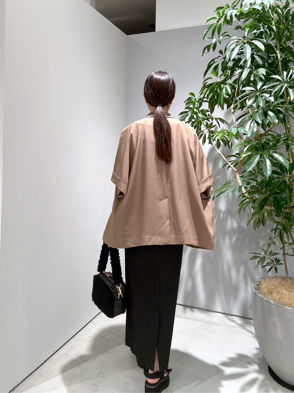 Renoさんの「INDIVI｜ドレープクロップドカットソー」を使ったコーディネート
