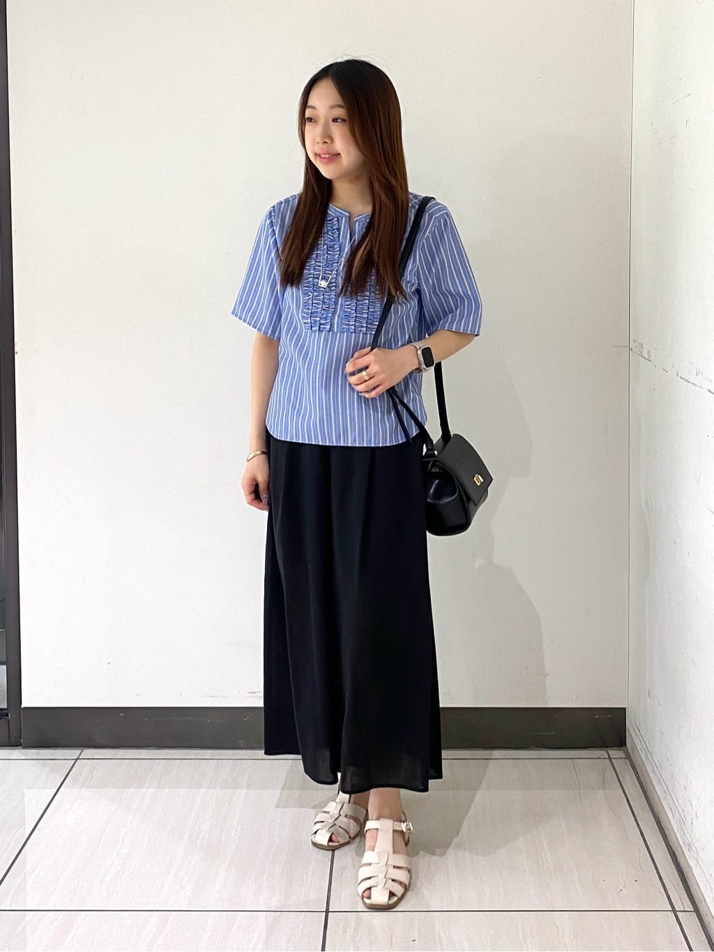 momoさんの「INDIVI｜【洗える】胸元タックフリルブラウス」を使ったコーディネート