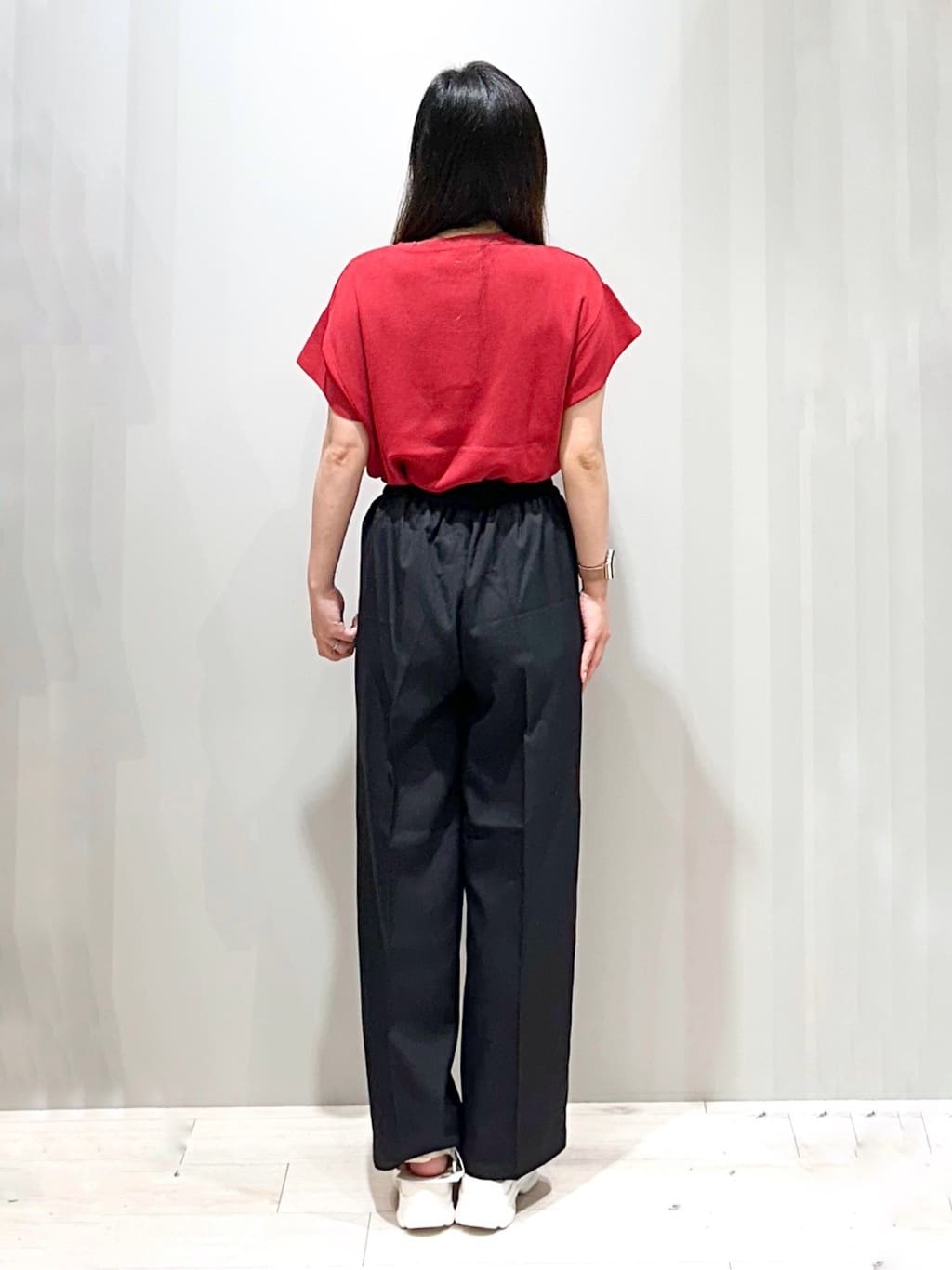 Iguさんの「THE SHOP TK｜さらさらフレアスリーブサマーニット【毛玉になりにくい/UV/洗濯機OK】」を使ったコーディネート