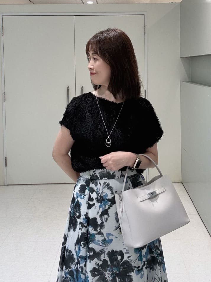makiさんの「UNTITLED｜【セットアップ可/洗える】フェザーフレンチスリーブブラウス」を使ったコーディネート