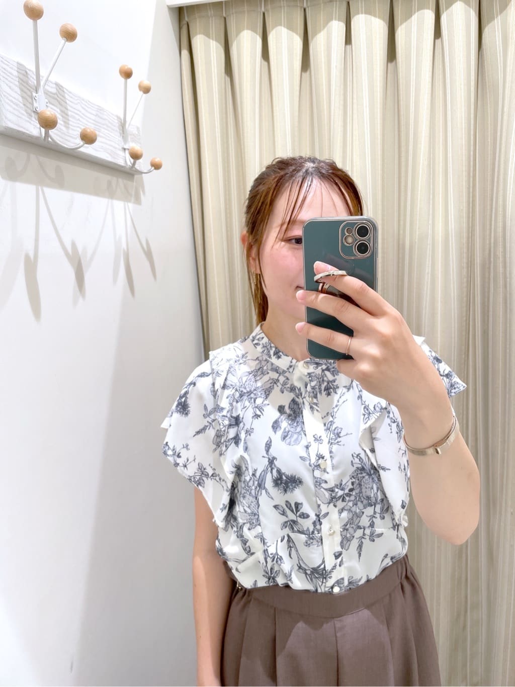Junさんの「index｜サイドタブデザインスカンツ【洗濯機洗い可／吸水速乾／防シワ／抗ピル／イージーアイロン】」を使ったコーディネート