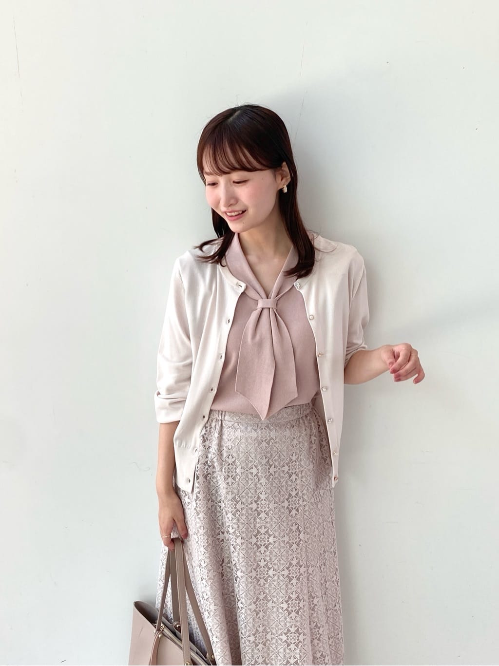 みさかさんの「index｜フレアスリーブボウタイニット【洗濯機洗い可／接触冷感／抗ピル】」を使ったコーディネート