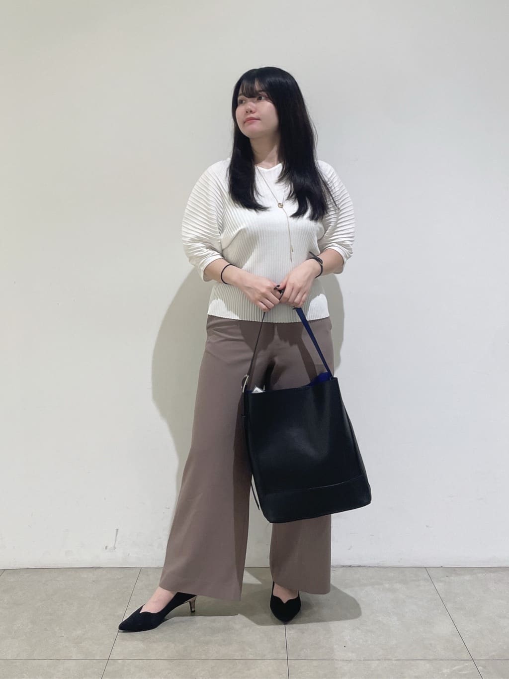 emikaさんの「INDIVI｜【二の腕カバー／スタイルアップ】ドライタッチストレッチニット」を使ったコーディネート