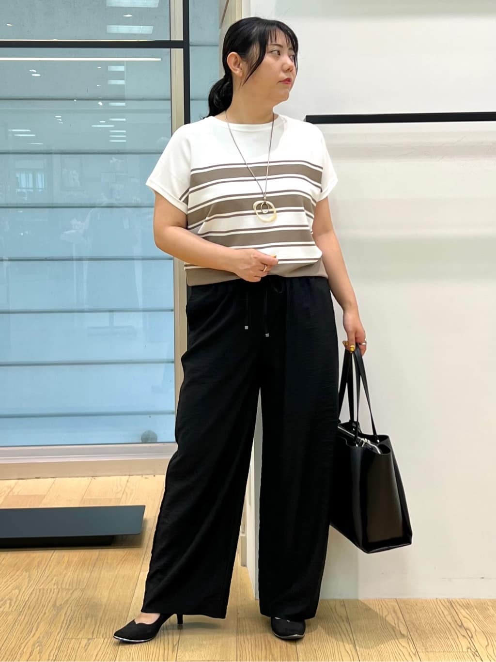 shimaさんの「INDIVI｜【洗える／UVケア／SETUP可能】ドロストワイドパンツ」を使ったコーディネート