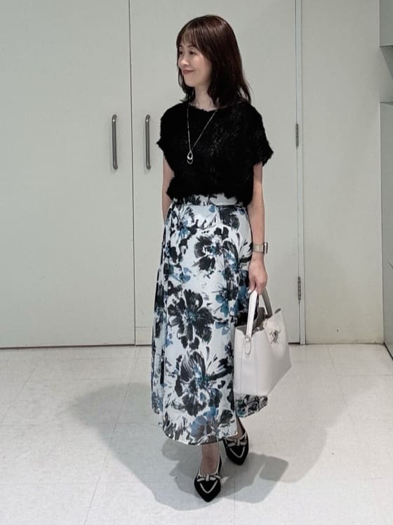 makiさんの「UNTITLED｜【セットアップ可/洗える】フェザーフレンチスリーブブラウス」を使ったコーディネート