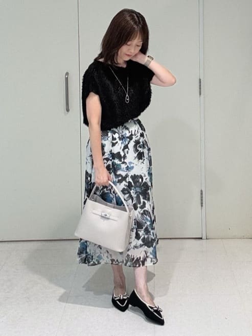 makiさんの「UNTITLED｜【セットアップ可/洗える】フェザーフレンチスリーブブラウス」を使ったコーディネート