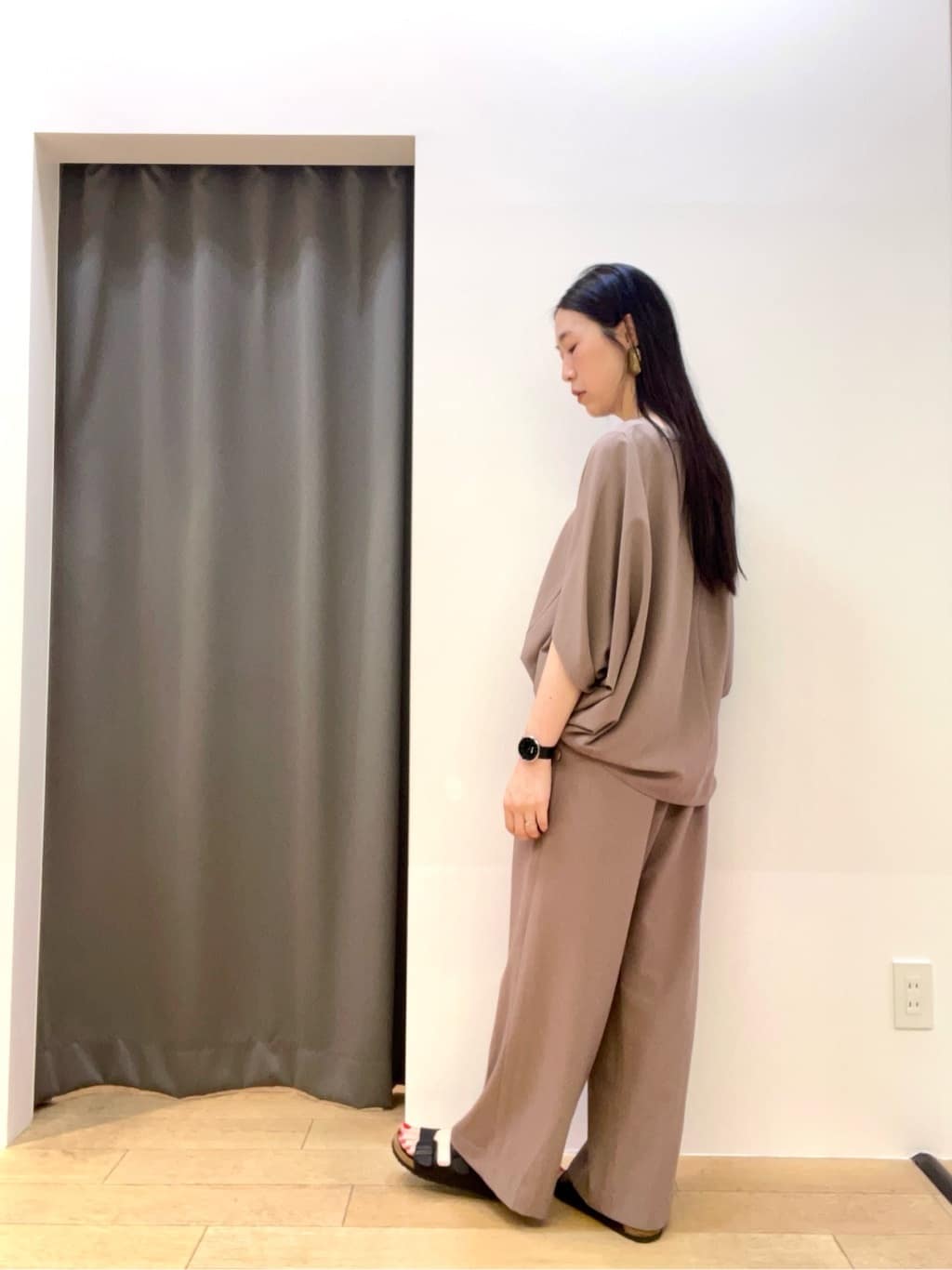 yukoさんの「INDIVI｜【体型カバー/SETUP可能】ジョーゼット　ドルマンブラウス」を使ったコーディネート