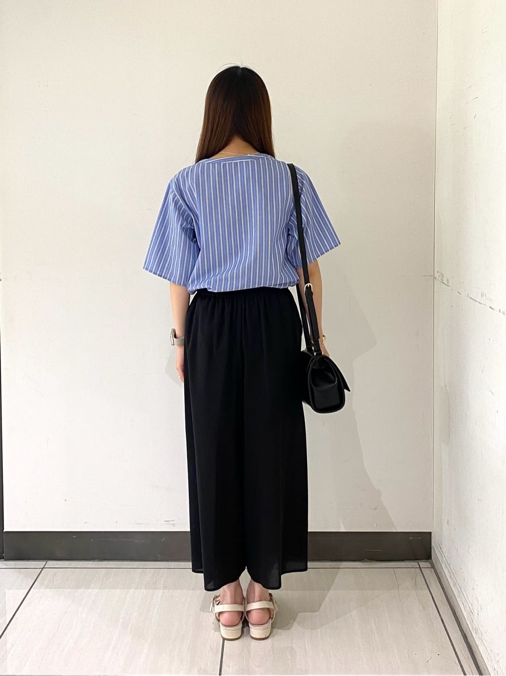 momoさんの「INDIVI｜【洗える】胸元タックフリルブラウス」を使ったコーディネート