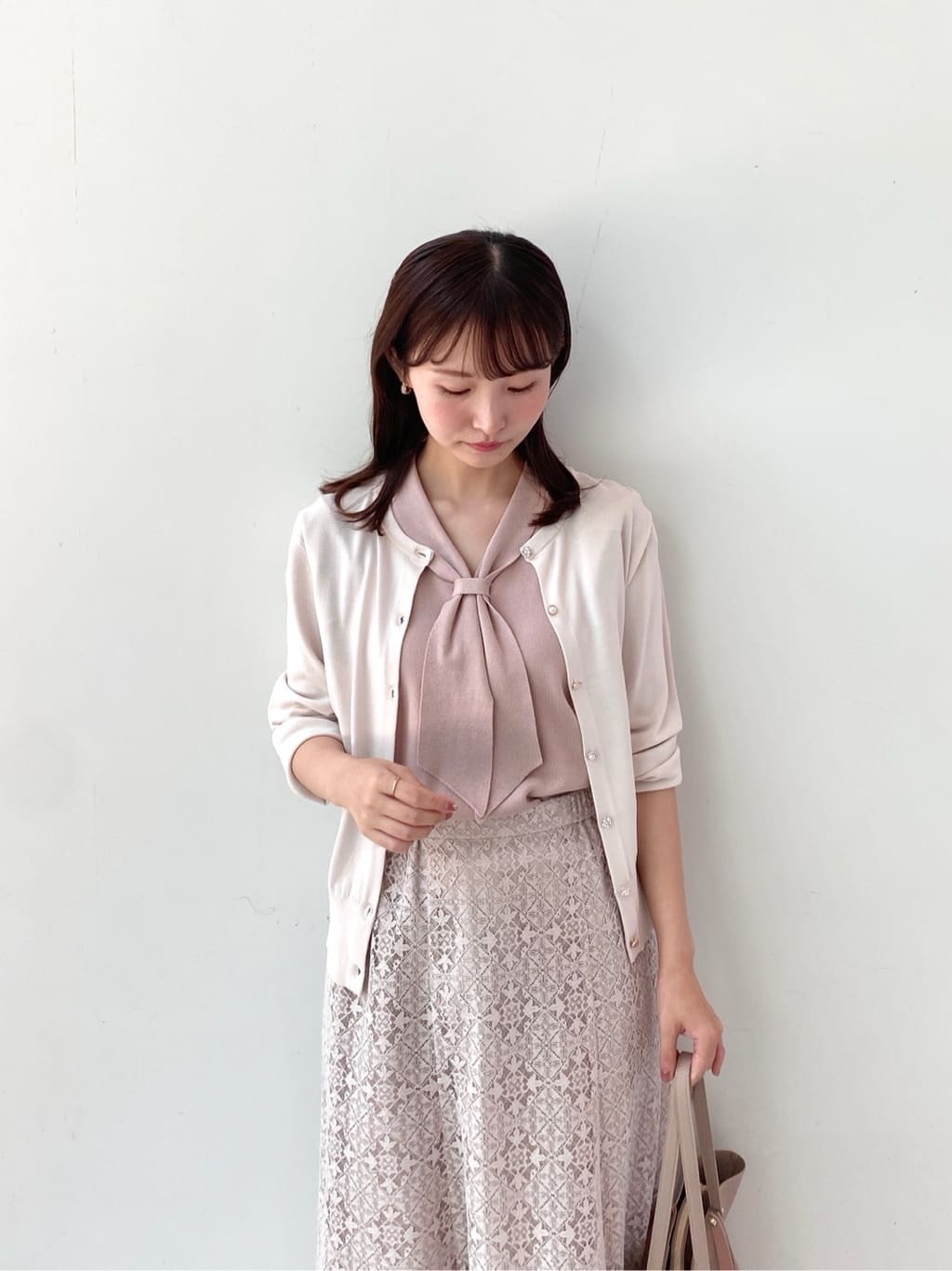 みさかさんの「index｜フレアスリーブボウタイニット【洗濯機洗い可／接触冷感／抗ピル】」を使ったコーディネート
