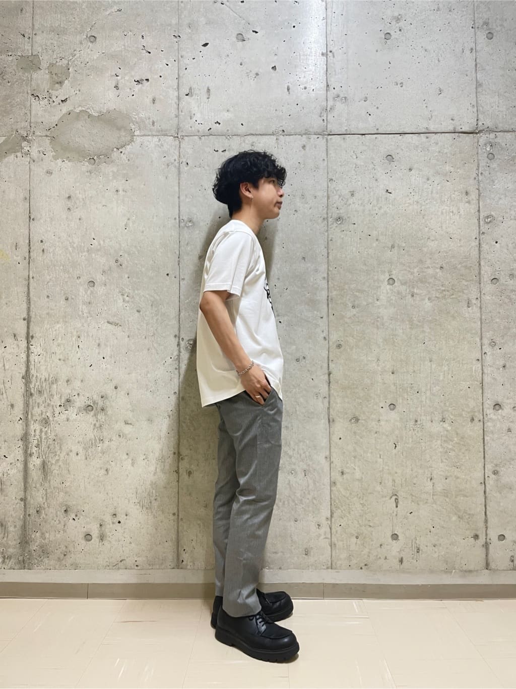 すずきさんの「TAKEO KIKUCHI｜【全7サイズ&times;8色展開！】トップマルチヘリンボン パンツ」を使ったコーディネート