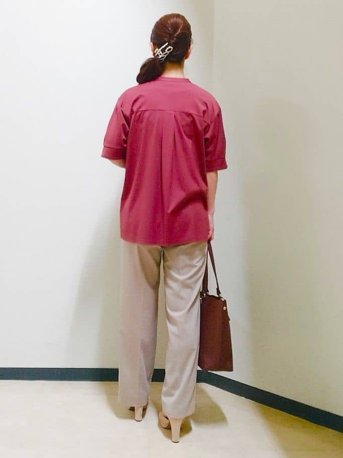 花さんの「Reflect｜【すっきり見え！長め丈／マシンウォッシュ可】スキッパーネックジャージトップス」を使ったコーディネート