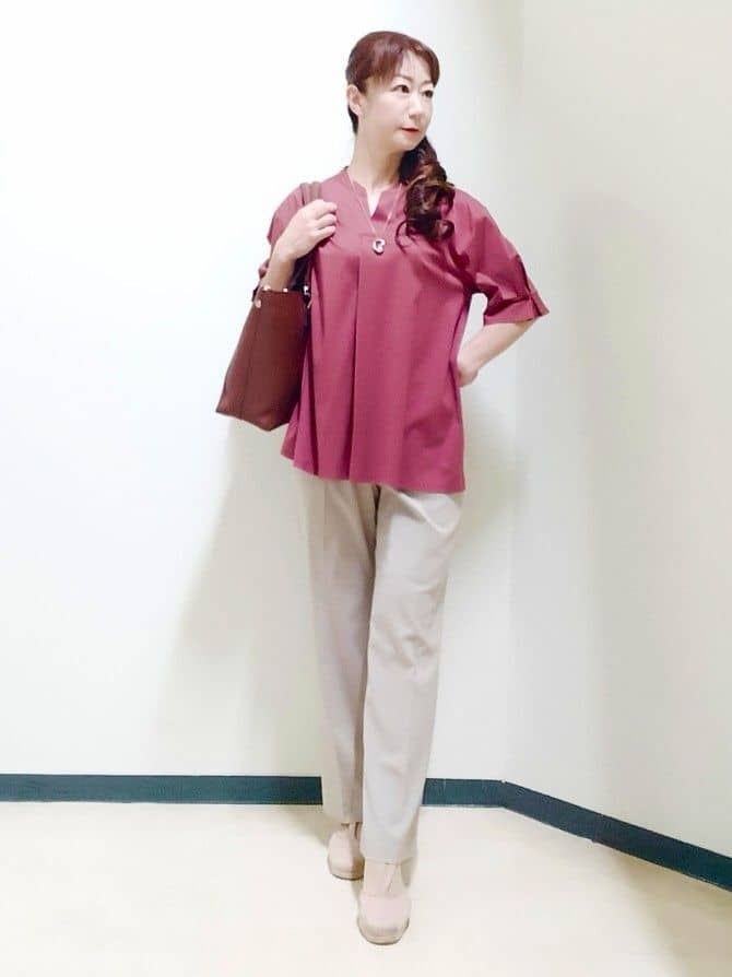 花さんの「Reflect｜【すっきり見え！長め丈／マシンウォッシュ可】スキッパーネックジャージトップス」を使ったコーディネート