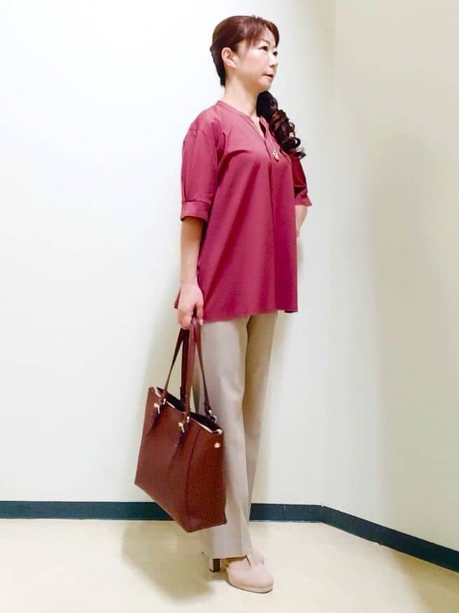 花さんの「Reflect｜【すっきり見え！長め丈／マシンウォッシュ可】スキッパーネックジャージトップス」を使ったコーディネート