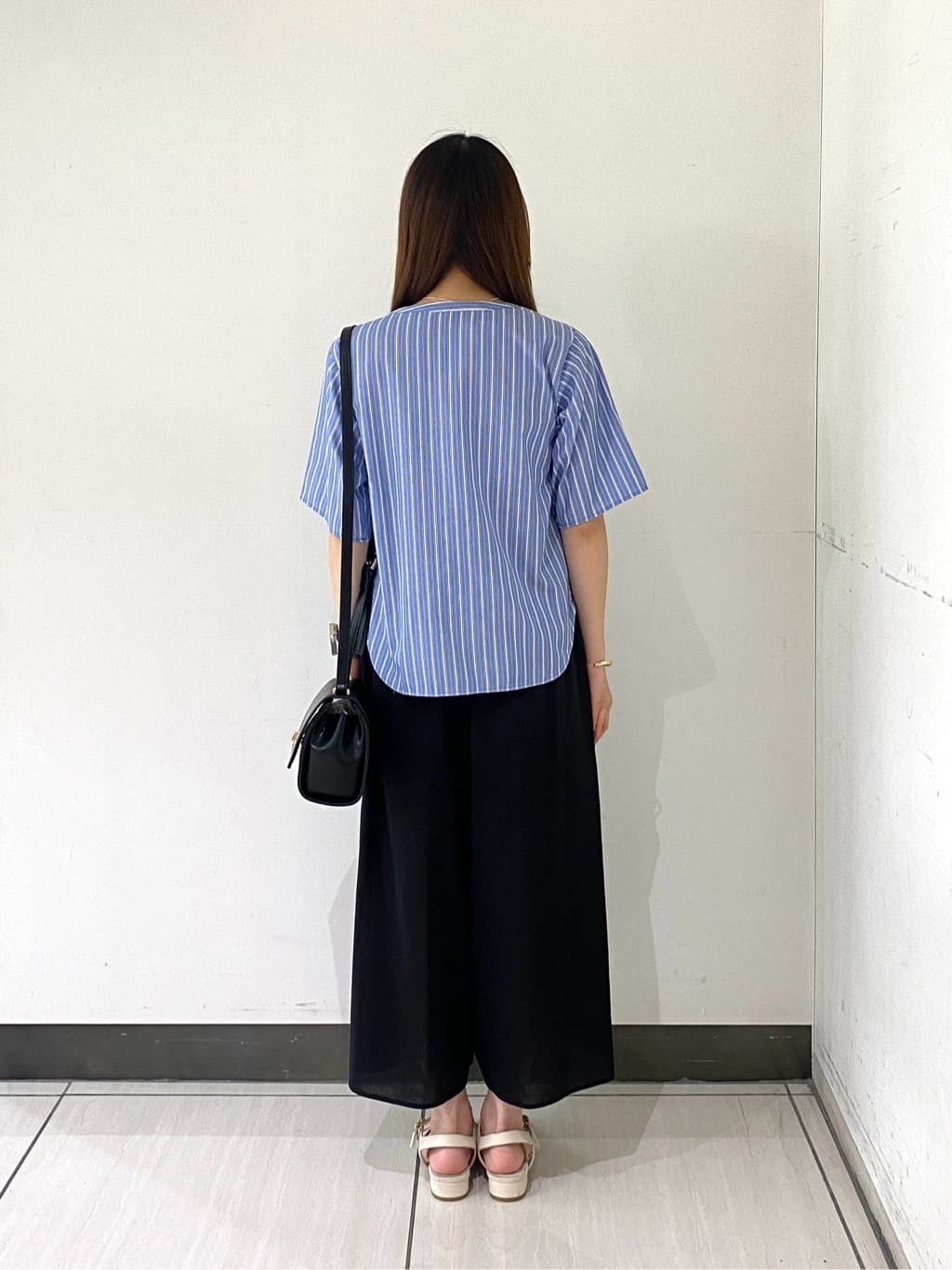 momoさんの「INDIVI｜【洗える】胸元タックフリルブラウス」を使ったコーディネート