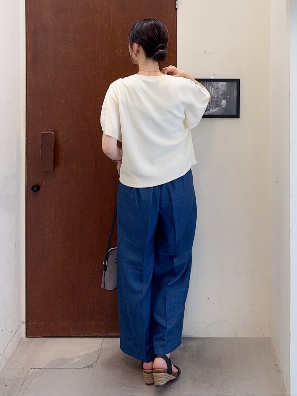 𝐇𝐢𝐫𝐨𝐦𝐢さんの「SHOO･LA･RUE｜【S-LL】二の腕はカバーして魅せる フレアスリーブニット」を使ったコーディネート