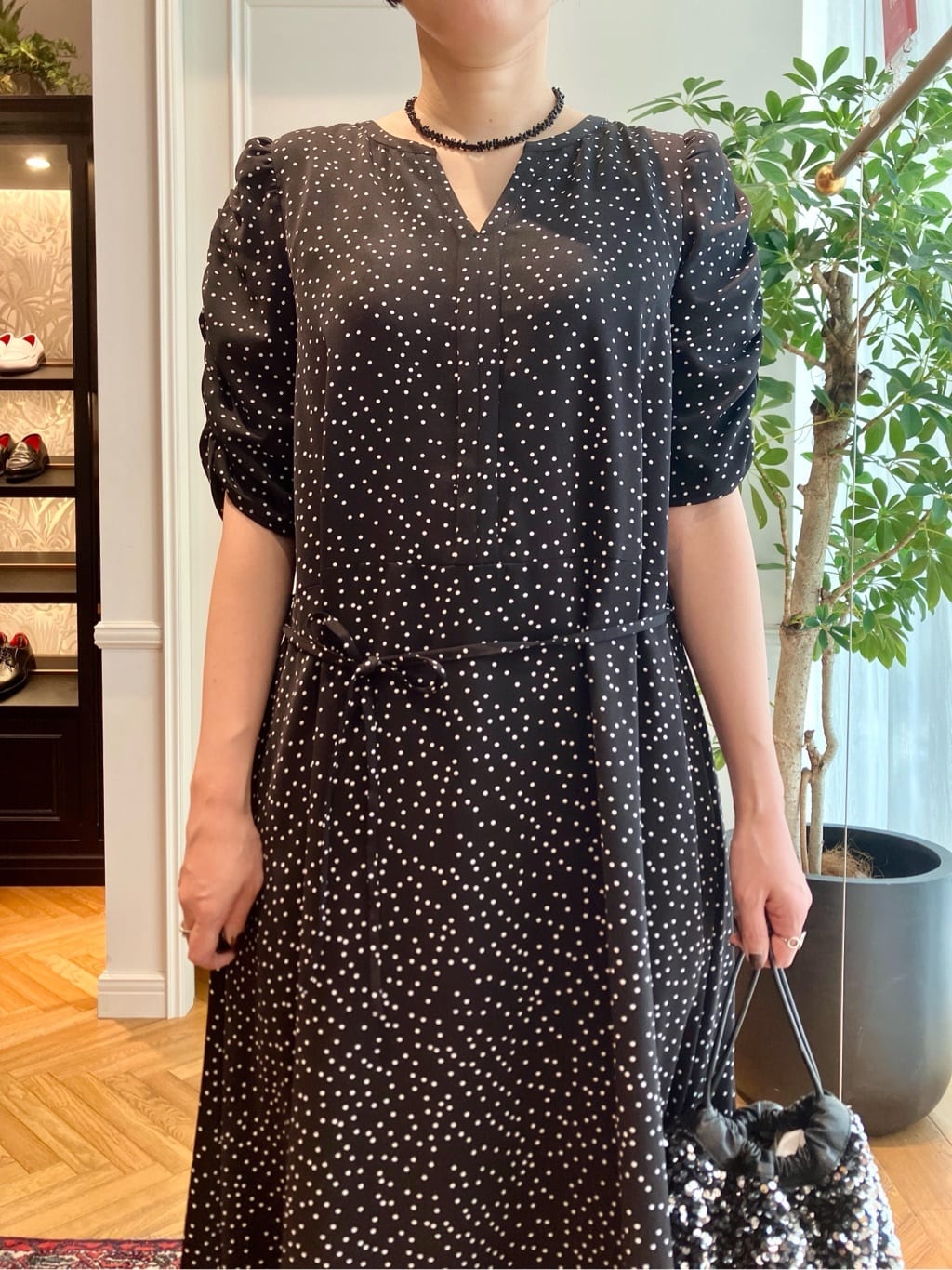 konominさんの「DRESSTERIOR｜スパンコール2WAY巾着バッグ」を使ったコーディネート