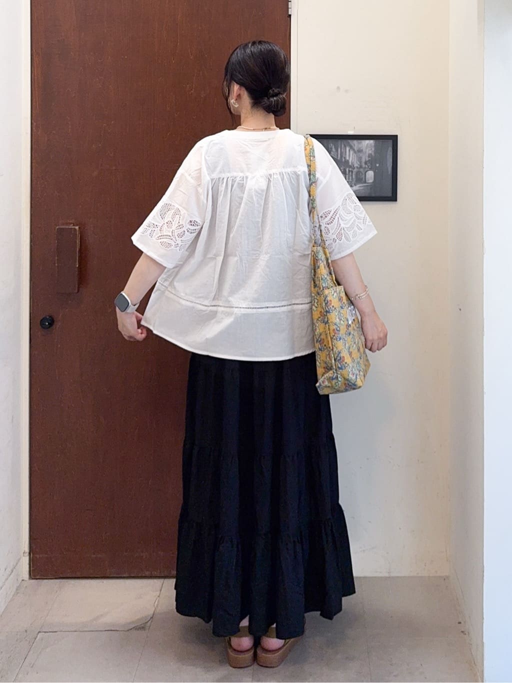𝐇𝐢𝐫𝐨𝐦𝐢さんの「SHOO･LA･RUE｜【S-LL/6分袖】レースデザインで華やか見え お袖刺繍ブラウス」を使ったコーディネート