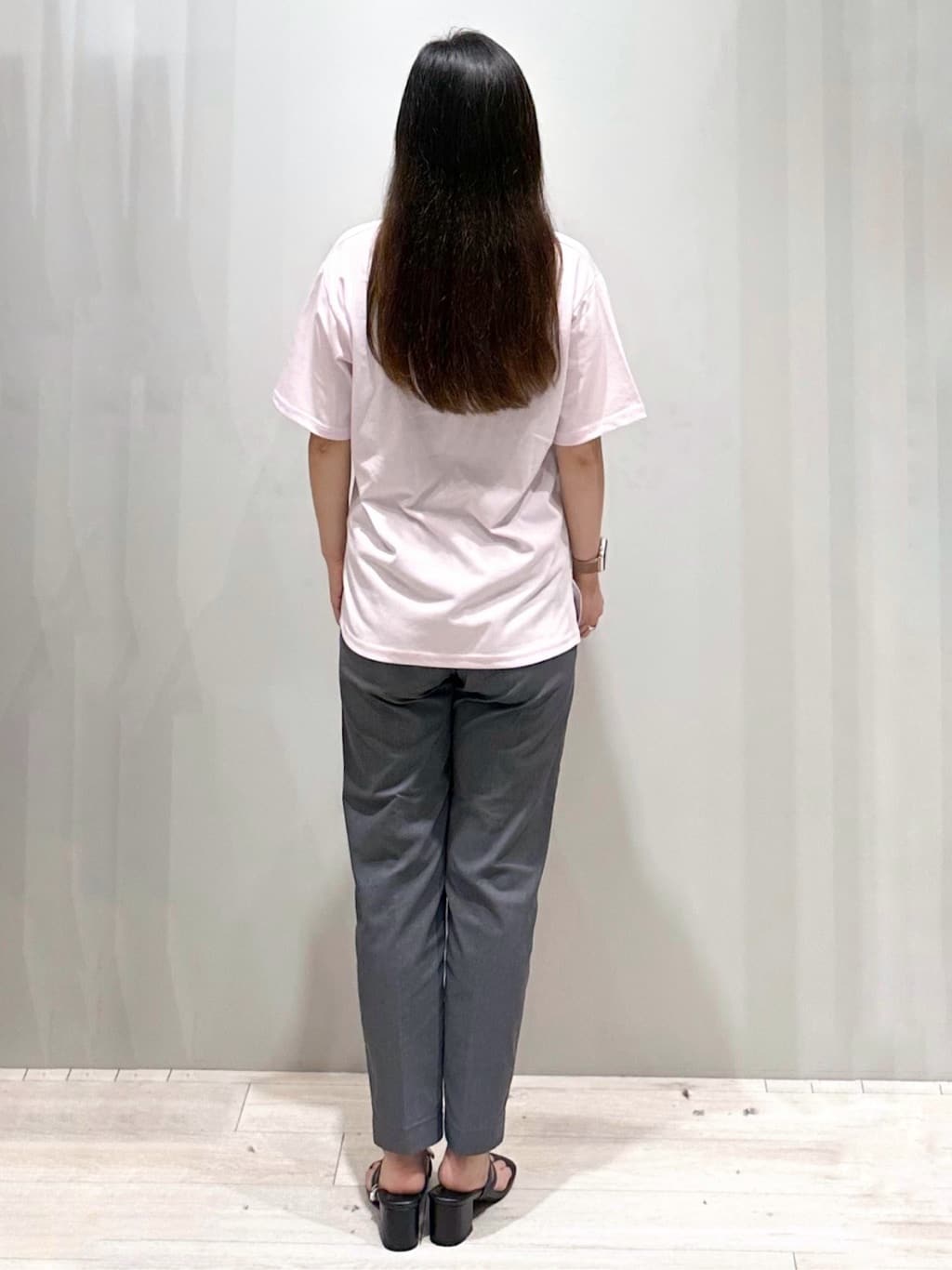 Iguさんの「THE SHOP TK｜フォトアソートTシャツ【接触冷感/UV/毛玉になりにくい/洗濯機OK】」を使ったコーディネート