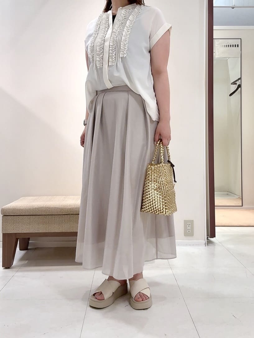 YUIさんの「UNTITLED｜【後ろウエストゴム/洗える】シアーフレアースカート」を使ったコーディネート