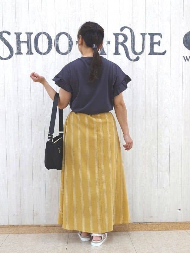 とろろさんの「SHOO･LA･RUE｜【S-LL/汗ジミ軽減/ひんやり/UVカット】フリルTシャツ」を使ったコーディネート