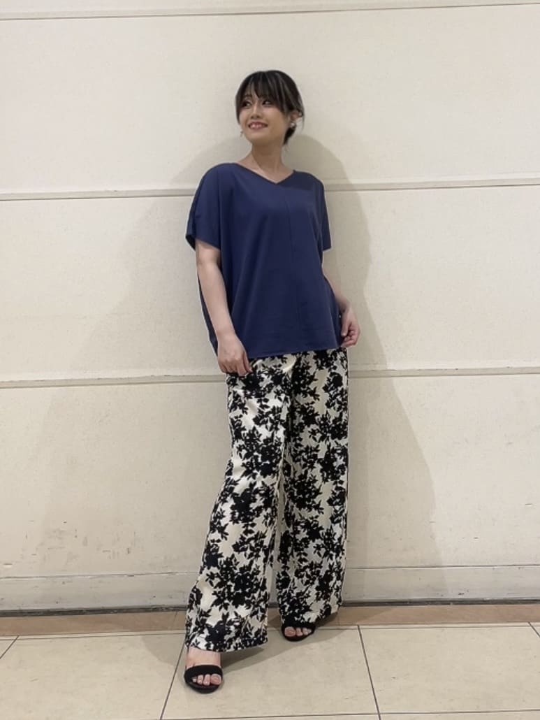 watanabeさんの「UNTITLED｜【接触冷感/洗える】Vネックコットンプルオーバー」を使ったコーディネート