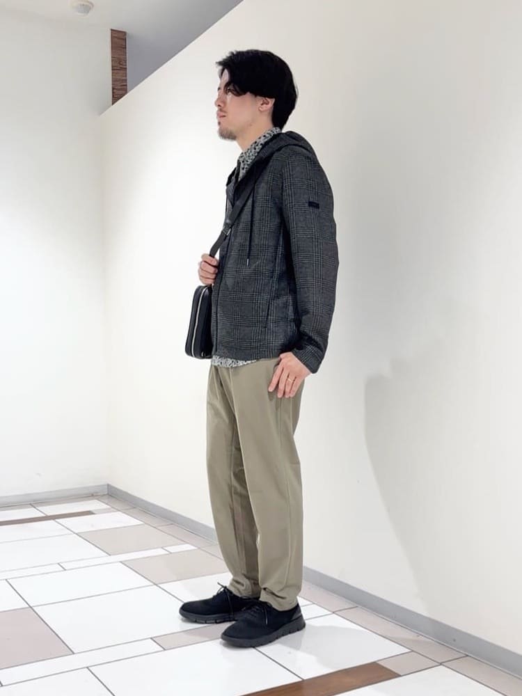 及川さんの「TAKEO KIKUCHI｜【COOL CITY WEAR】エアートール パンツ /接触冷感・通気性」を使ったコーディネート