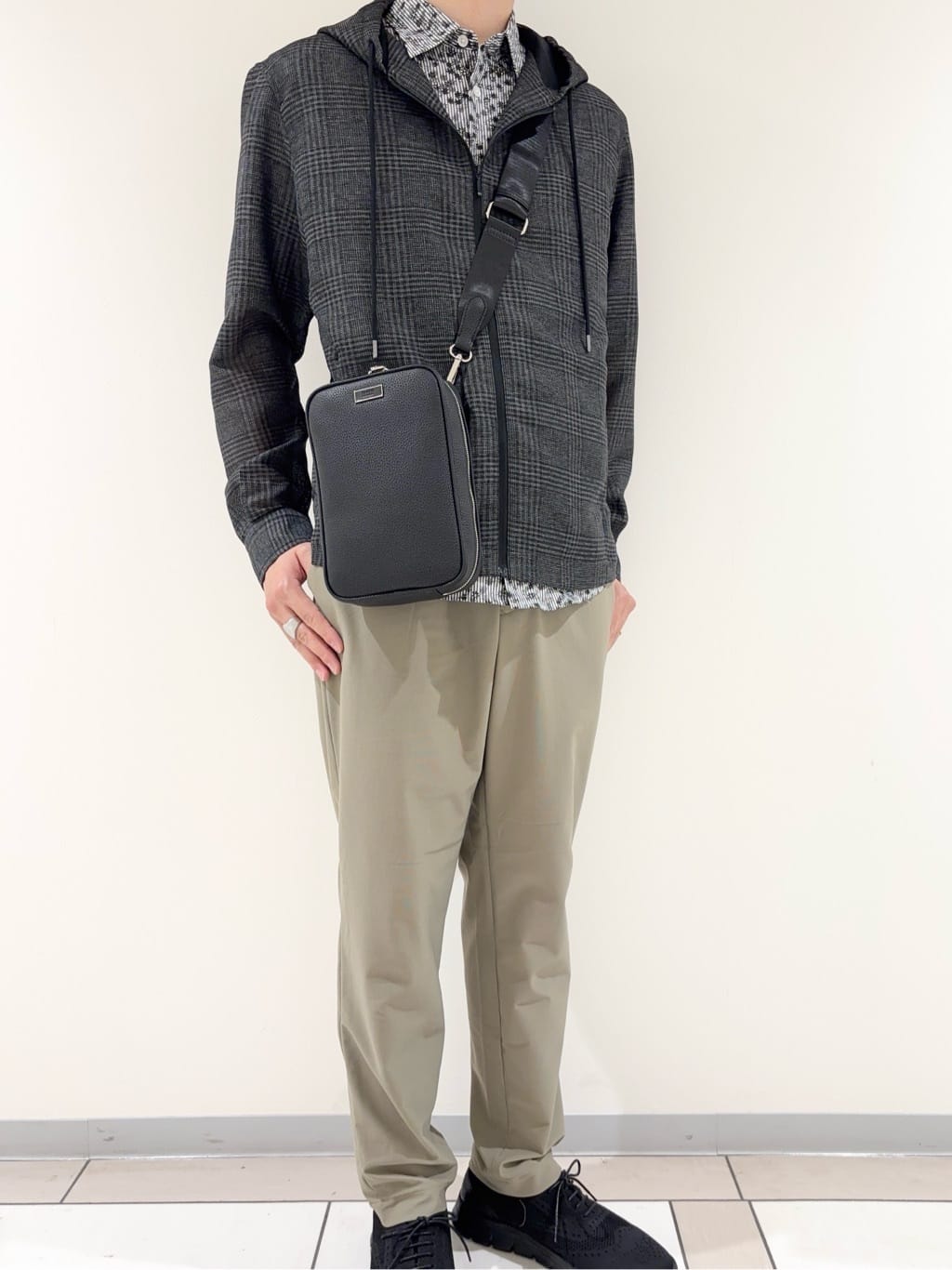 及川さんの「TAKEO KIKUCHI｜【COOL CITY WEAR】エアートール パンツ /接触冷感・通気性」を使ったコーディネート